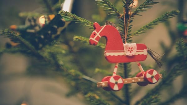 Supporting bereaved parents through their first Christmas